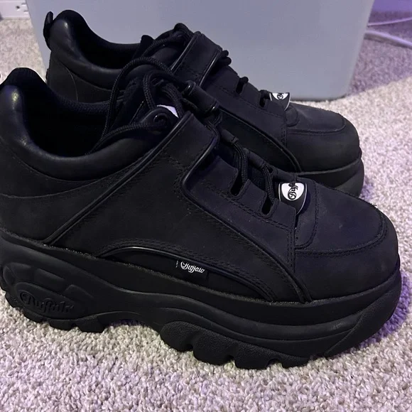 Buffalo London Black Sneakers - Picture 2 of 7